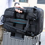 Reiserucksack mit Ladeanschluss und Pumpe