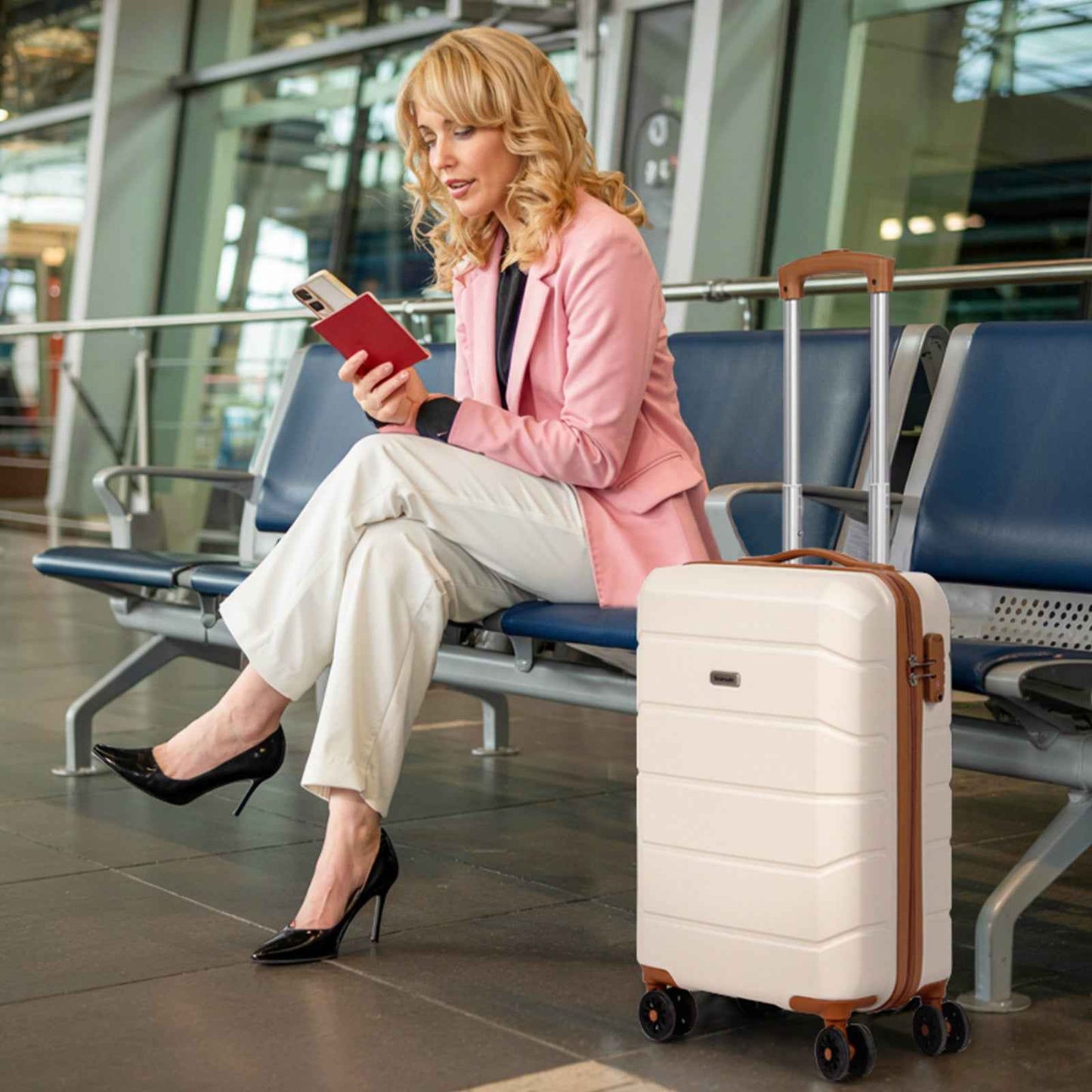 Lightweight Cabin Luggage Set Cream