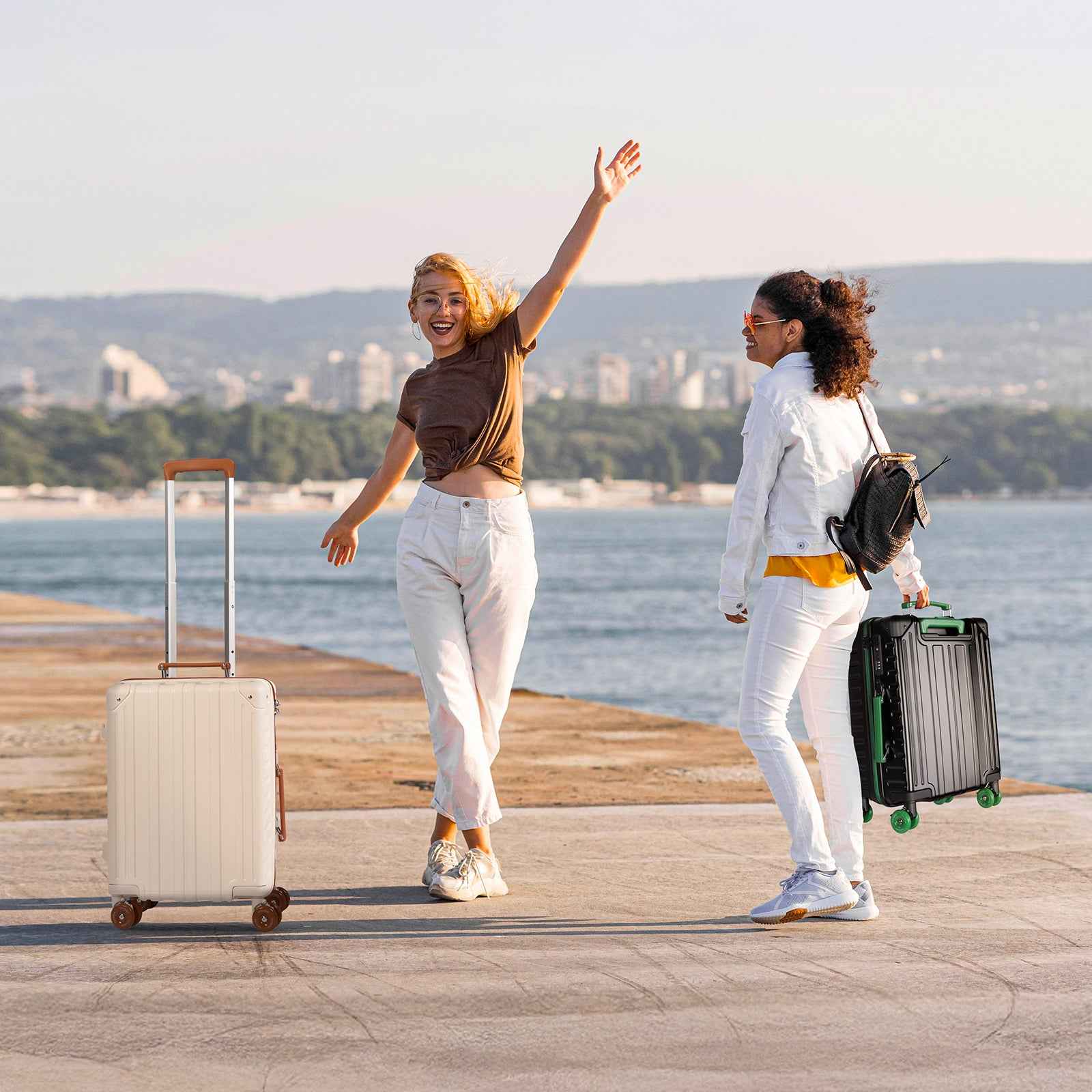 Tavoxda Lightweight Cabin Suitcase Black